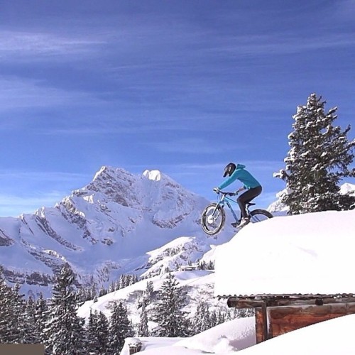 333psi: DIRT: “Double Dare” – rollit.tv/xzh O/O #backyardjumps #braunwald #braunwaldtourism #deathfr