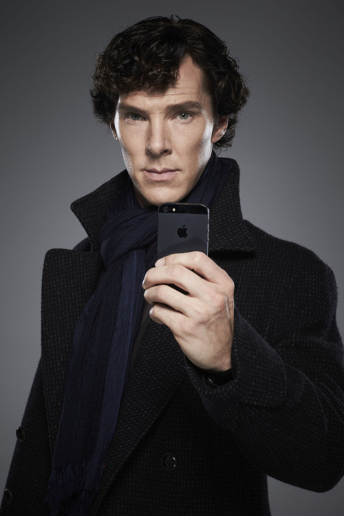 More Beautiful Sherlock Holmes mid-range Promo Pictures from the Season 3 shoot - 2/2.