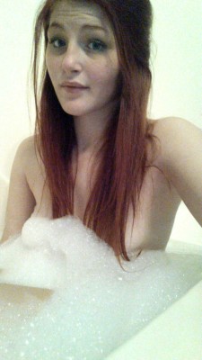 queen-of-booty:  Lavender scented bubbles