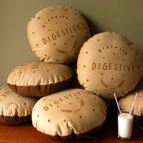 cutesign:These cute drool-worthy English biscuit pillows, by Nikki McWilliams, are the perfect accom