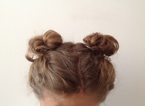 oaktreegirl:  i wanna do my hair like this for school one day but i feel like people would think it 