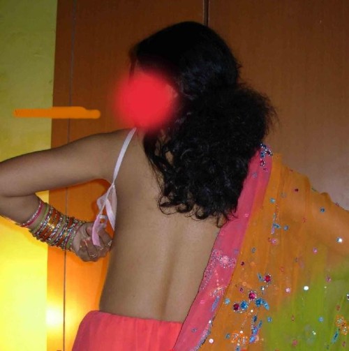 desiaunties4you:  Desi young housewife, removing adult photos