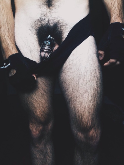 chastityliving:  southsub:  A friend and I were discussing dick sizes last night.   I asked, “How big are you?” “I’m 9.” “Man! Are you serious?” “Yeah, what about you?” “I’m only 6 on a good day… But it doesn’t matter. I don’t