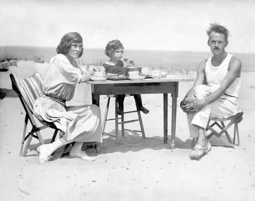 yesterdaysprint:    Eugene O'Neill and Agnes Boulton with son Shane, Cape Cod, 1922