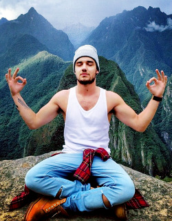 mr-styles:  fakeliampayne: I am the funky Buddha 