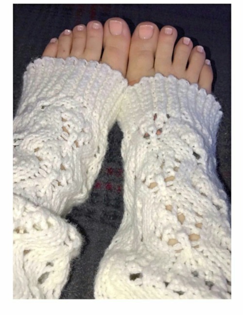 nicewithit:Pink toes leg warmers porn pictures