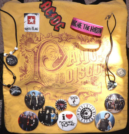 dreampixie:  ~ Band Giveaway ~  What you will recieve: - Panic! at the Disco Bag  - 2 My Chemical Romance Necklaces - Linkin Park Pin - Anti-Flag Matches -AC/DC Key Chain - Bring Me The Horizon Bracelet - Beatles Pic Necklace - 9 MCR Buttons - Metro
