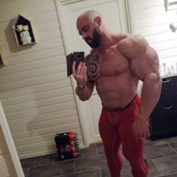 pinned-up-musclestud:  drwannabebigger:Ole Kristian Vaga those arms are unreal!