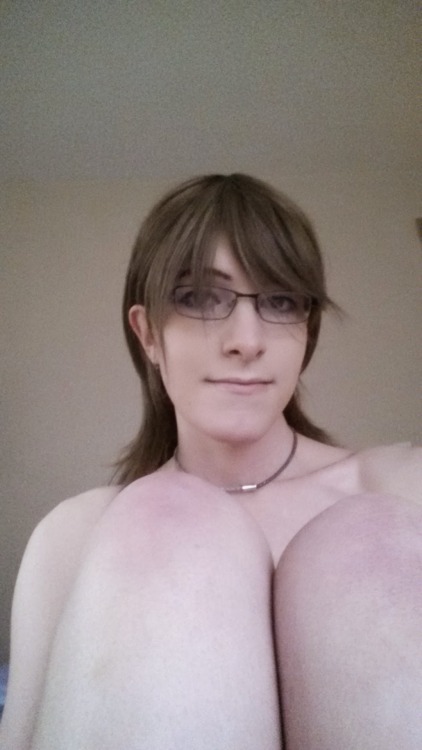 cat-tayler:  Hey y'all, It’s going to be a busy weekend, but I’ll get to your messages when I can! :3 In the meanwhile… here are some pics!