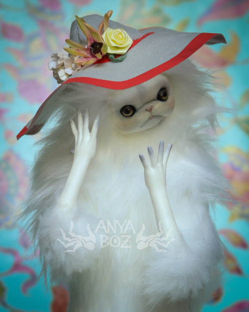 Who is she?Summer Vacation Persian Cat Room GuardianFor auction! www.ebay.com/itm/3246545643