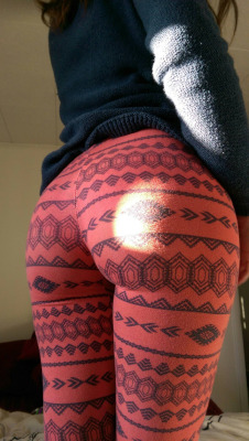 hotyogapantsclub:  For fans of smaller booty:…