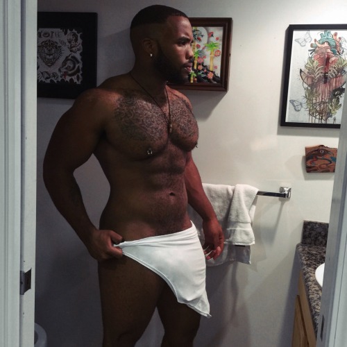 itsjusthai:  Trying to snatch it together and make a few gains before this weekend.  #238lbs