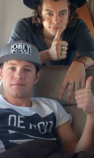 direct-news:onedirection: Niall and Harry say hi #WWATour 