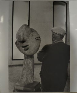 thegreatinthesmall:    Picasso standing in front of his sculpture “Head of Woman with Hair Bun”, 1931, Photo by Antonio Cores  