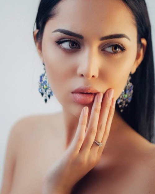 https://amazinggirlsphotos.tumblr.com/post/157702094011