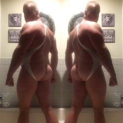 blibblobblib:  sixfootfiveguy:  Some were curious what the back of that suit looked like, I use the term back very loosely… #bearsofinstagram #spandex #butt #flex #musclebear #glutes #lycra #bodysuit http://ift.tt/2apA5LZ  Spandex bum suit realness