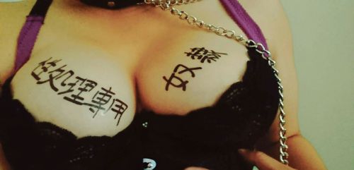 trance601: 哪裡有 我也想找一個… 衣服好看