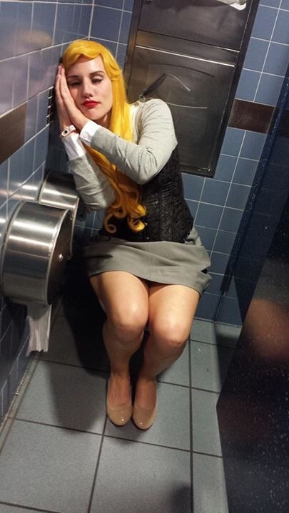 itsadisneything:  So my friend went to Magic Kingdom as Aurora… 