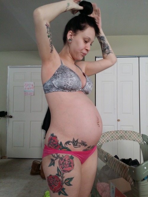 XXX danahess94:  Almost 32 weeks  Proper Fit photo