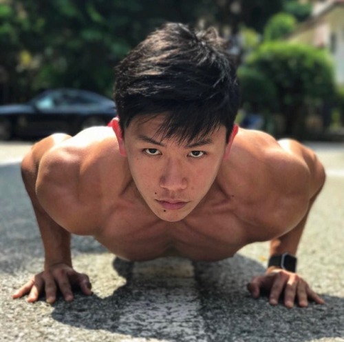 anonymously-r-a-w:damnnn… those eyes have me at first glance.