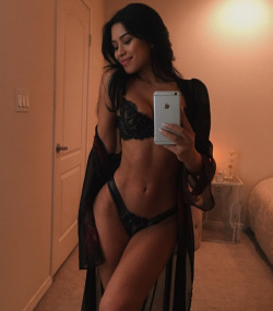 Slim-N-Wide:  Julia Kelly That Ass, And Such A Sexy Face Follow “Small Waist Curves”