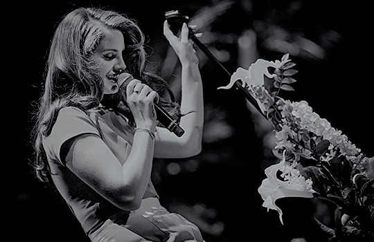 deadlynigthshade:  Lana Del Rey premieres ‘Freak’ music video at The Wiltern