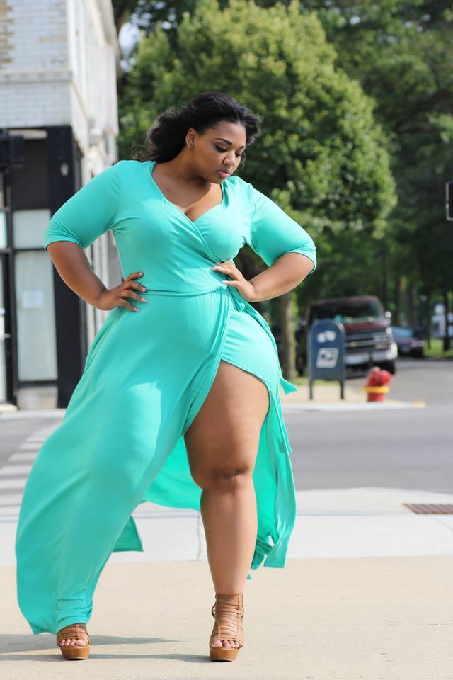 Bronzeville Boutique’s Thick Model giving yall alotta Thigh action