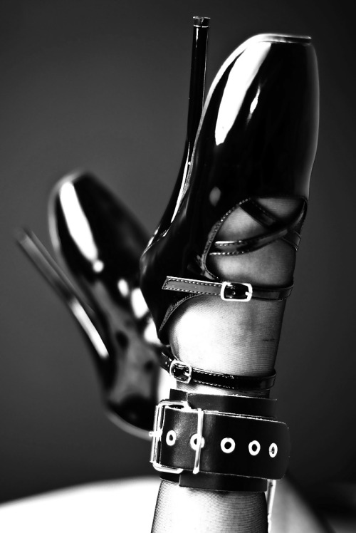 erotique-de-la-pensee:  bbbwitched:  collared-inspiration:  viciousvix3n:  ♡   go to the limit  erotique-de-la-pensee  Umph. Yes. OMG, yes.