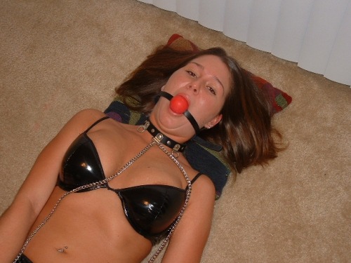 ukbdsm:  Ball gagged Teen #BDSM Amateur Bondage : Ball Gag : Femdom : Humiliation : Amateur-BDSM.org 