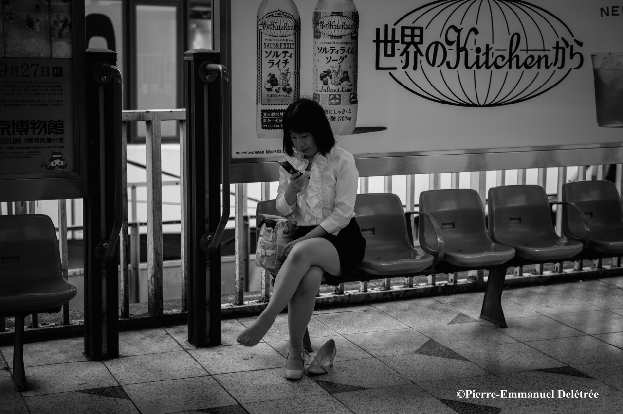 A “salaryman” after an harassing day of work.
Photo : Pierre-Emmanuel Delétrée