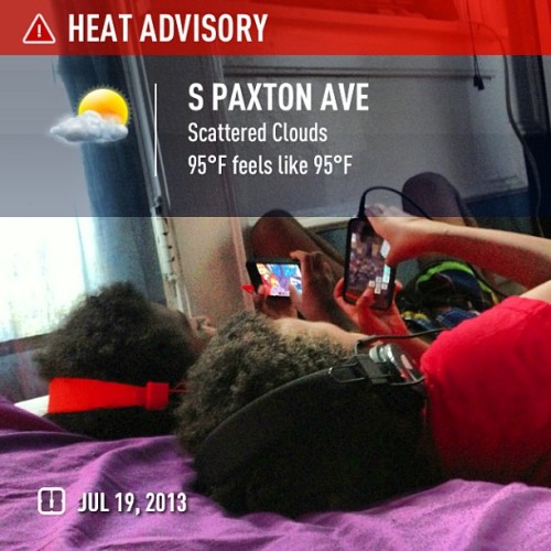 We chillin in my room. #AC #hotoutside #iphone4 #minecraft #thejrz #family #instaweatherpro  #chicago #unitedstates