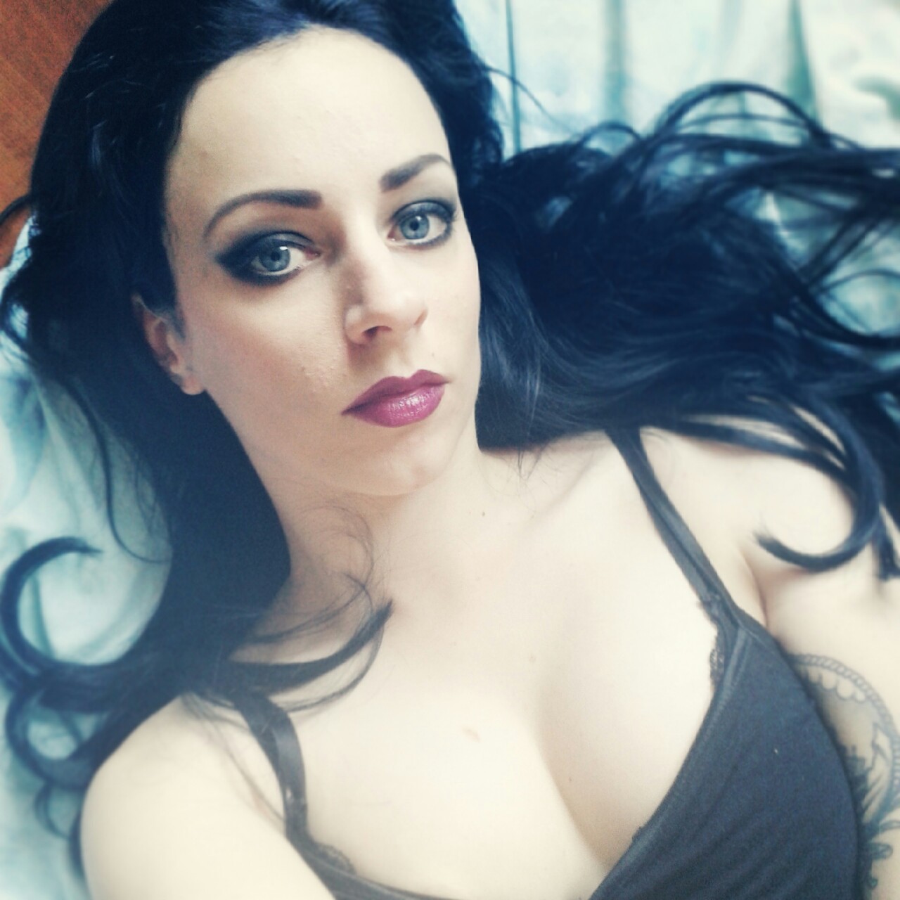 rubyjewel:  Last minute shoot booking for tomorrow, doing my hair extensions ready