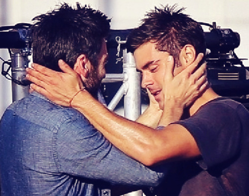 alekzmx:   Zac Efron & Wes Bentley  picturing Zac with a slightly older protective boyfriend, and really liking it 