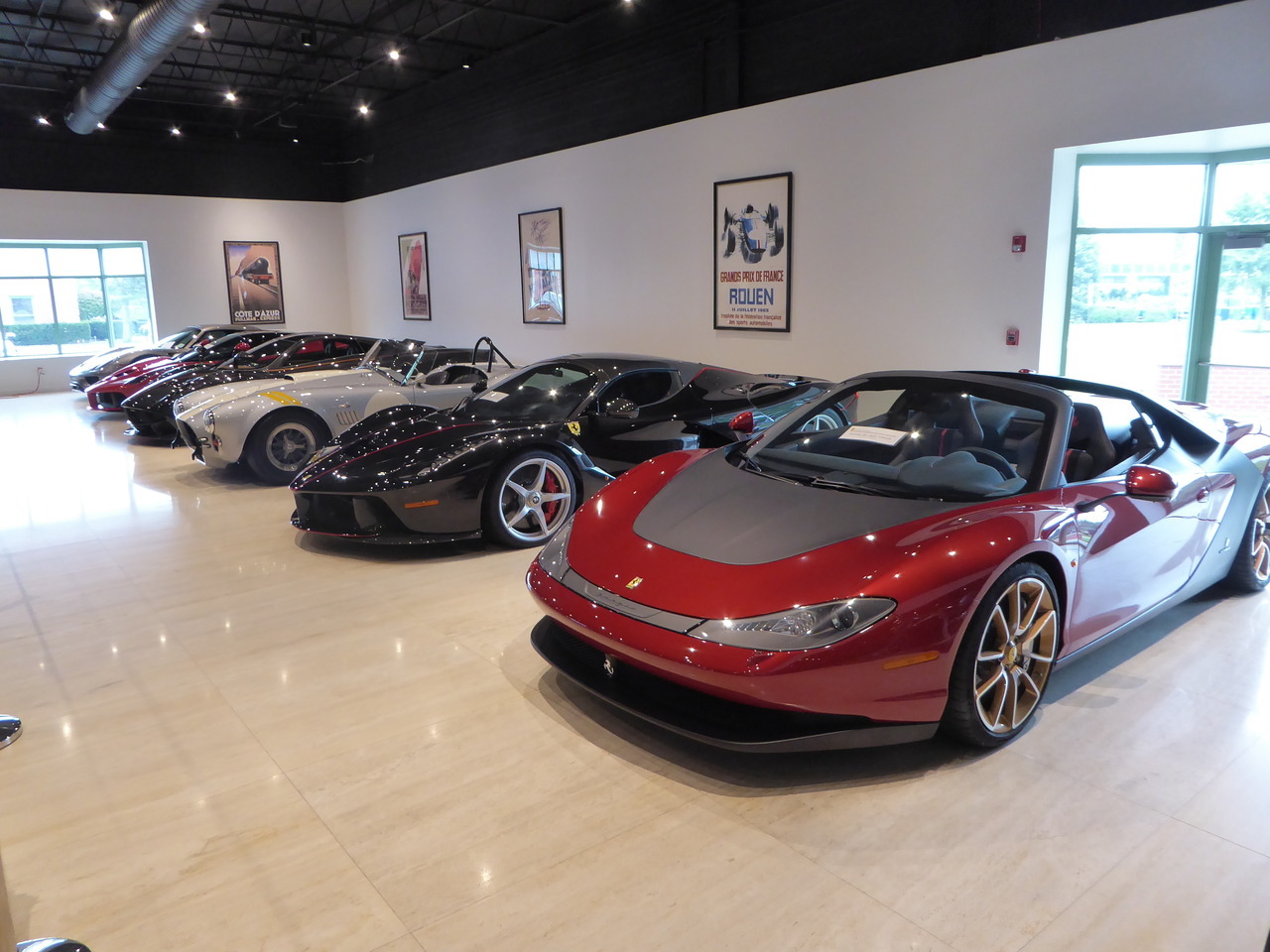fromcruise-instoconcours:  Weekend highlights #1: a drive out to Lake Forest Ferrari.