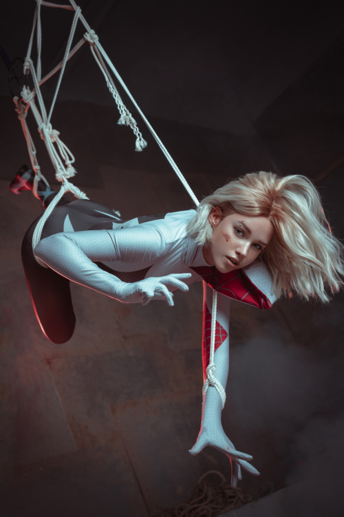 fetish-bdsm-russia:  Модель: Shirogane samaSpiderman Gwen Marvel