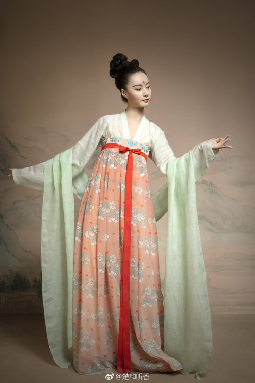 dressesofchina:Flower and auspicious bird ruqun set 花朝瑞鸟襦裙三件套 from Chuyan’s new coll