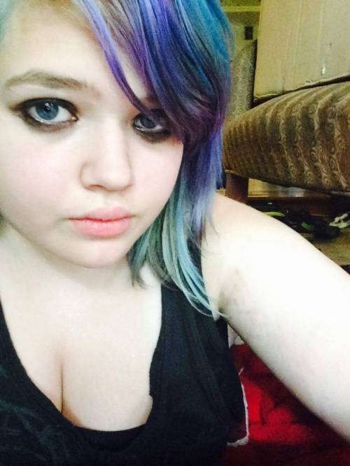 kayladee469:Hey my name is Kayla and my brother and I have been active for over 7 years.I’m 19 now.I