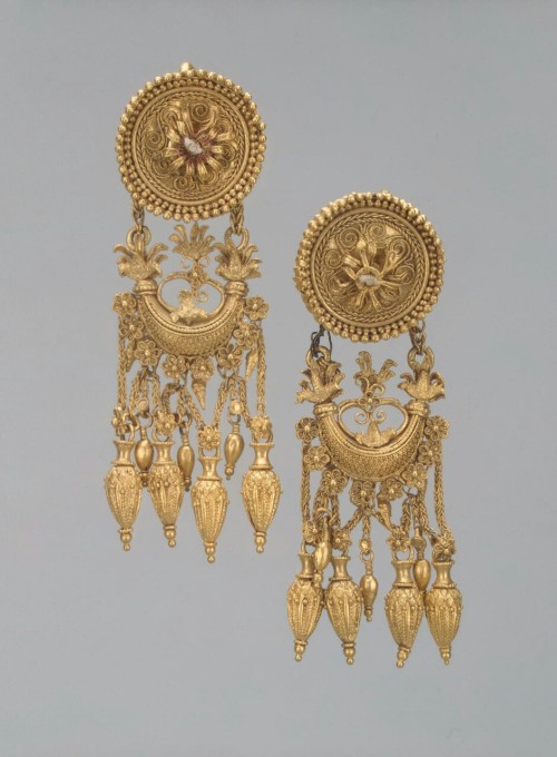 theancientwayoflife:~Pair of Earrings with a Disc and a Boat-Shaped Pendant.Date: Third quarter of t