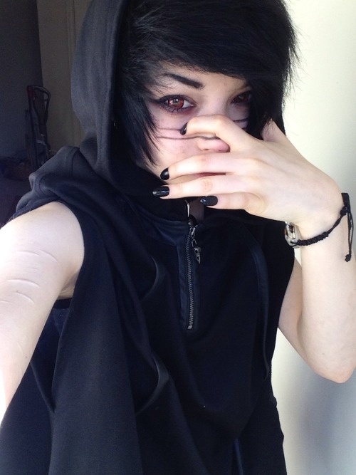 jellyfishcore:  cute vampire boy!!!