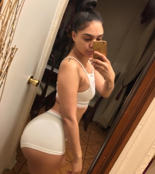 azzdreamerz:  BRooklyn Bitch 🗽🍑😍  I need me a Brooklyn chick.