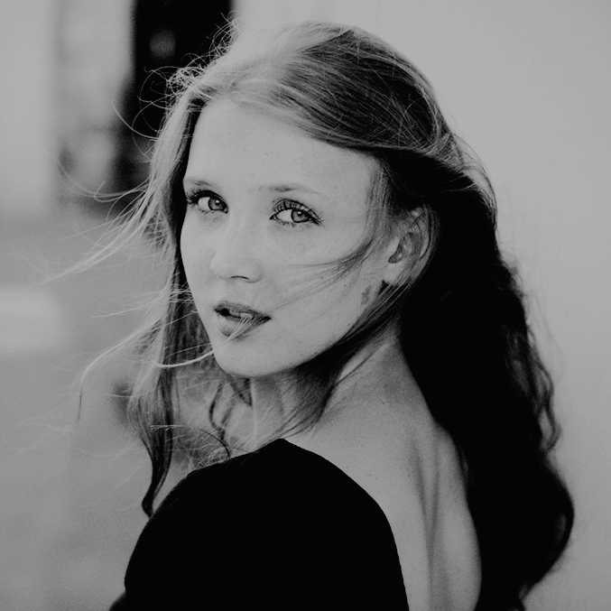 borgiasource:  Isolda Dychauk by Hannes Caspar.