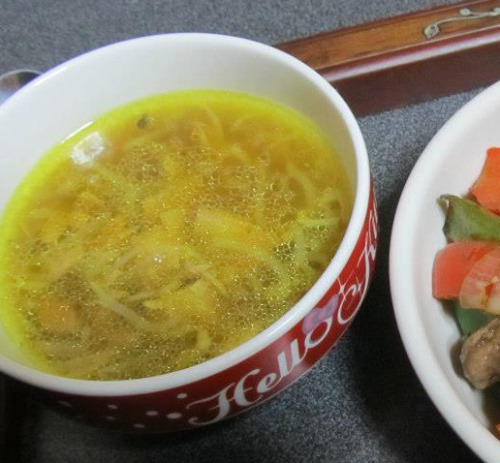 From my 10-minute Japanese recipe book, I present to you one of the easiest and cheapest soups ever.