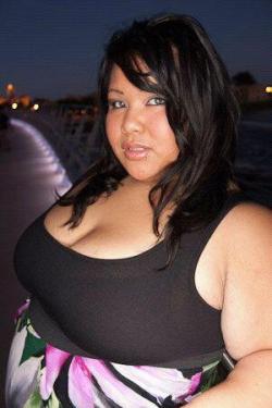 fuckyeahthickasians:  super hot and plump