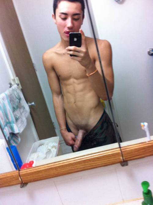 blessedngifted-hotaznguys:  Cute dick! Lovin’ the iPhone dick selfies.