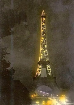 audreylovesparis:  Eiffel Tower, 1925