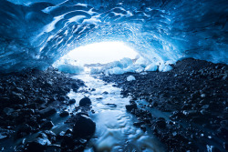 planavacation:  Skaftafell cave, Iceland