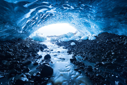 planavacation:  Skaftafell cave, Iceland 