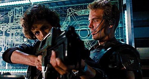 cptnsylver:  sweaterkittensahoy:  So, let’s just take a moment and appreciate that Kyle Reese (or whoever he plays in this movie) is clearly into Ripley.And let’s also appreciate that Chris-from-Mag7 (or whoever he plays in this movie) is into Ripley