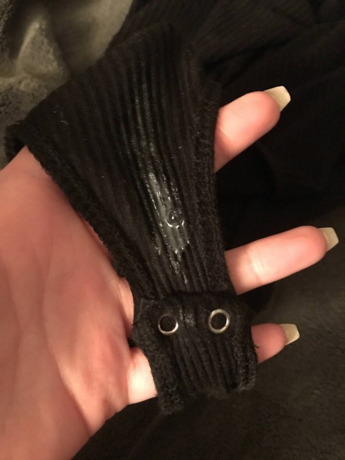 mrmeethre3:Follow me for more hi quality photos of beautiful panties!