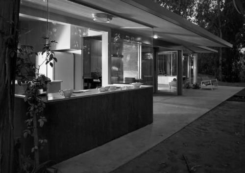 ofhouses: 826. Kemper Nomland & Kemper Jr. Nomland /// Case Study  House 10 /// Pasadena, California, USA /// 1947 (Photos: © Julius Shulman. Source: The Getty Research Institute, Julius Shulman Archive.) 